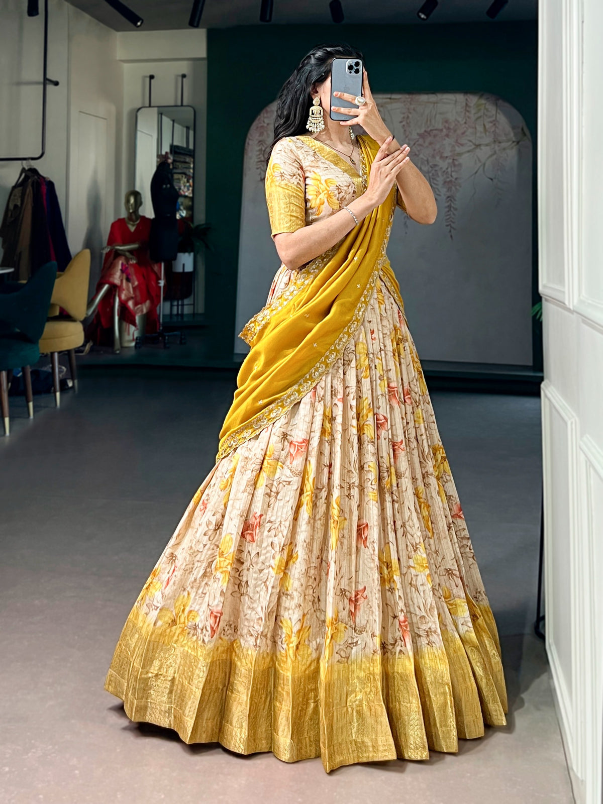 Elegant Dola checks floral 🌺 lehenga set