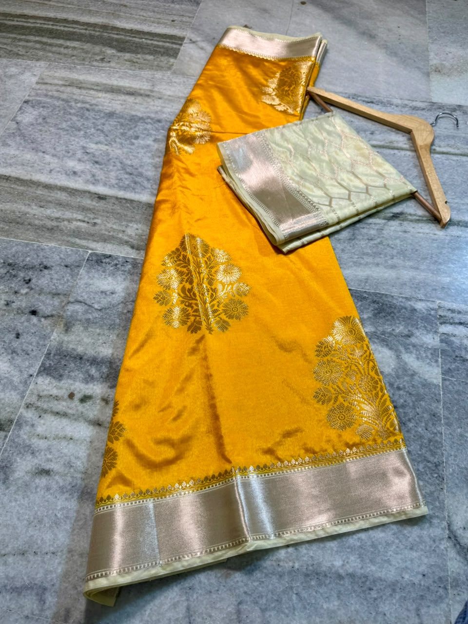 Banarasi ketan silk fabric saree