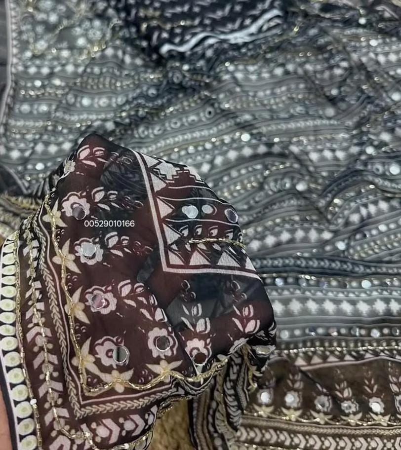 Viral georgette kareena kapoor saree