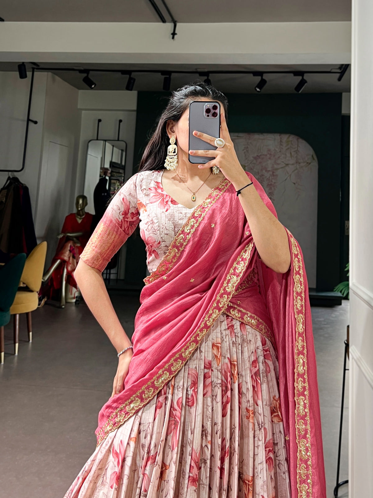 Elegant Dola checks floral 🌺 lehenga set