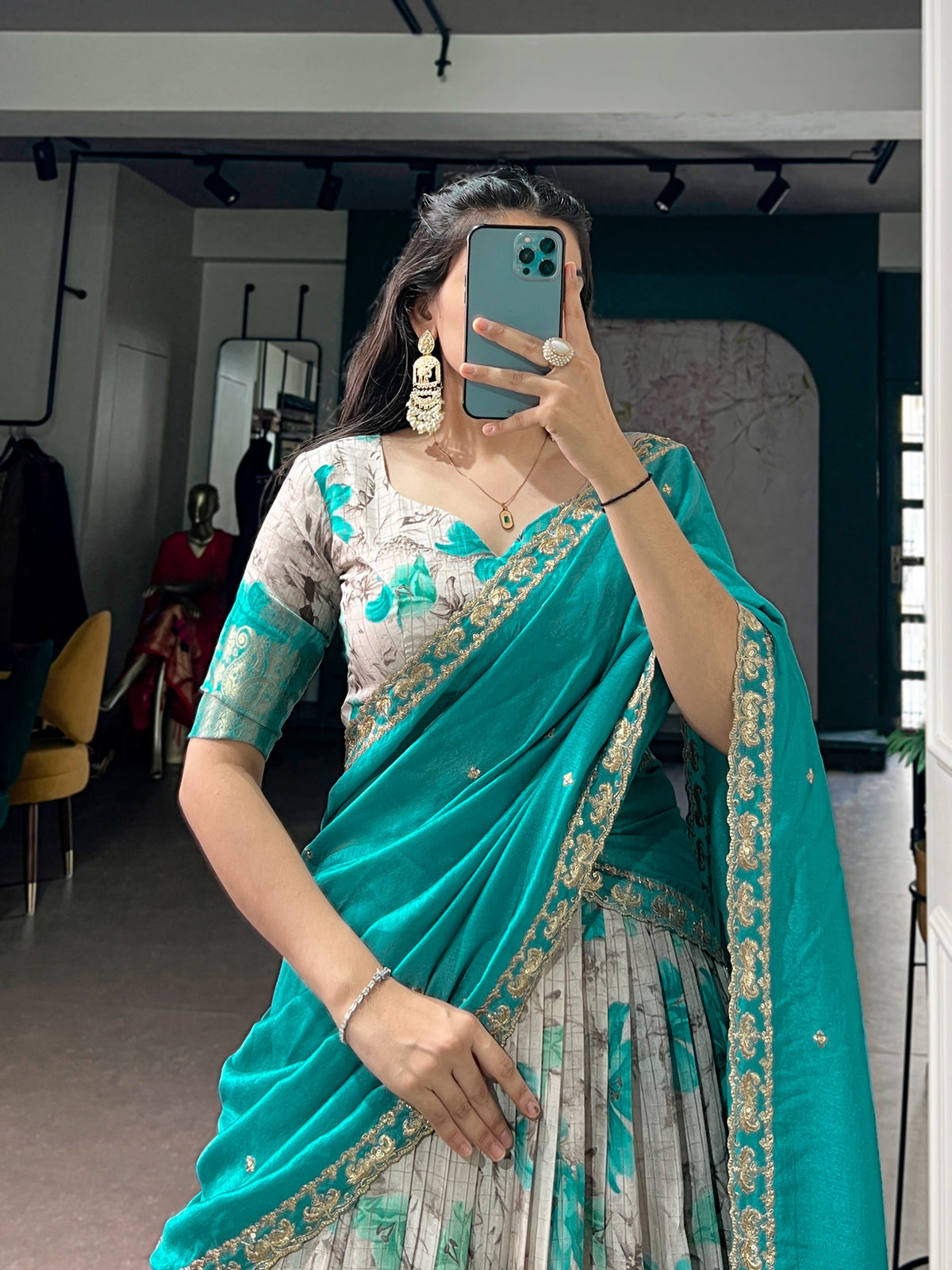 Elegant Dola checks floral 🌺 lehenga set