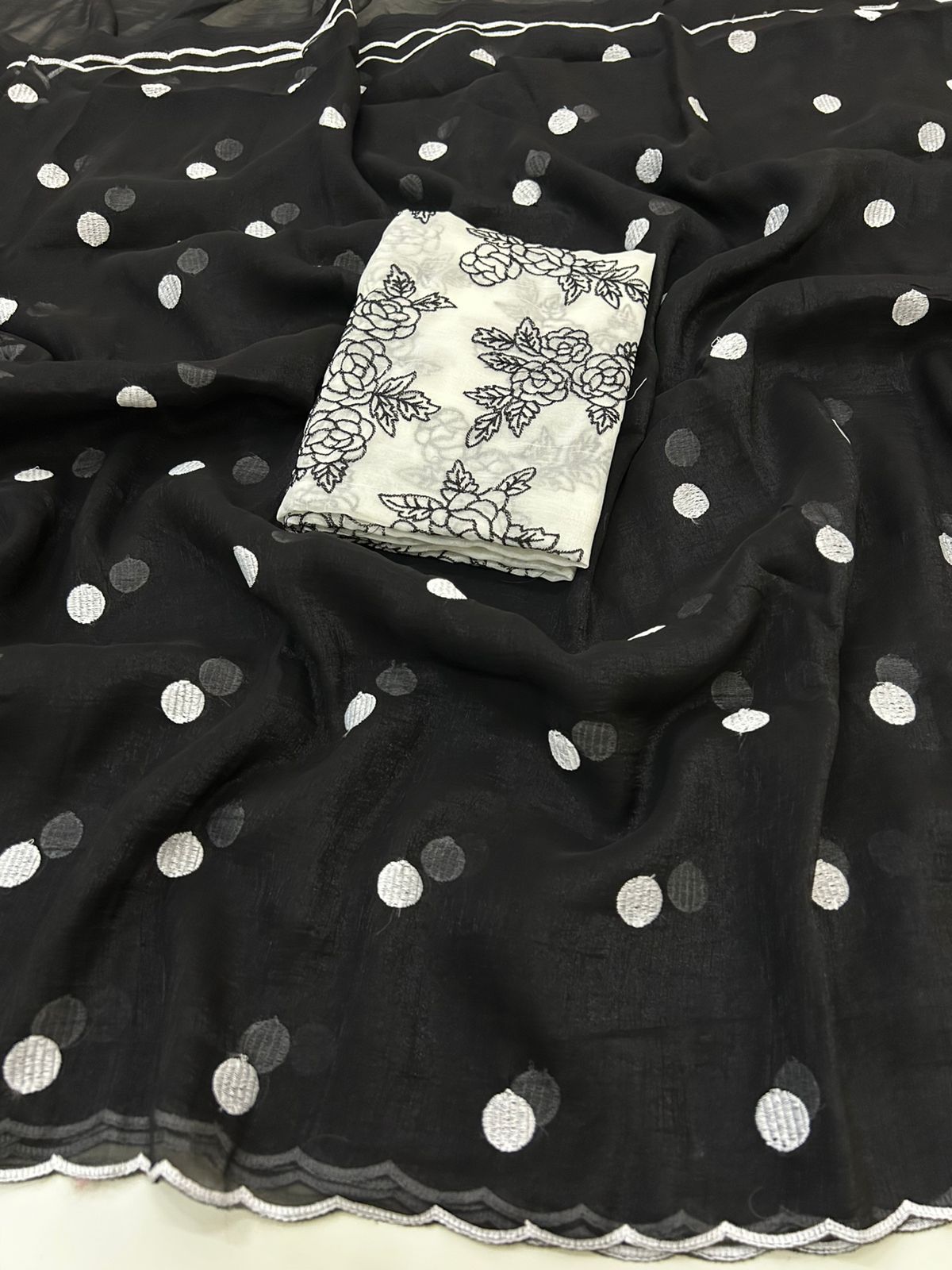 Satin crush polka dots saree✨