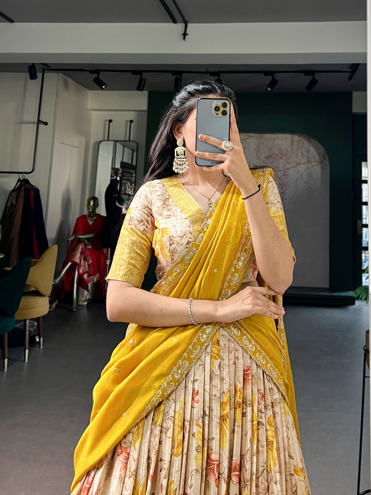 Elegant Dola checks floral 🌺 lehenga set
