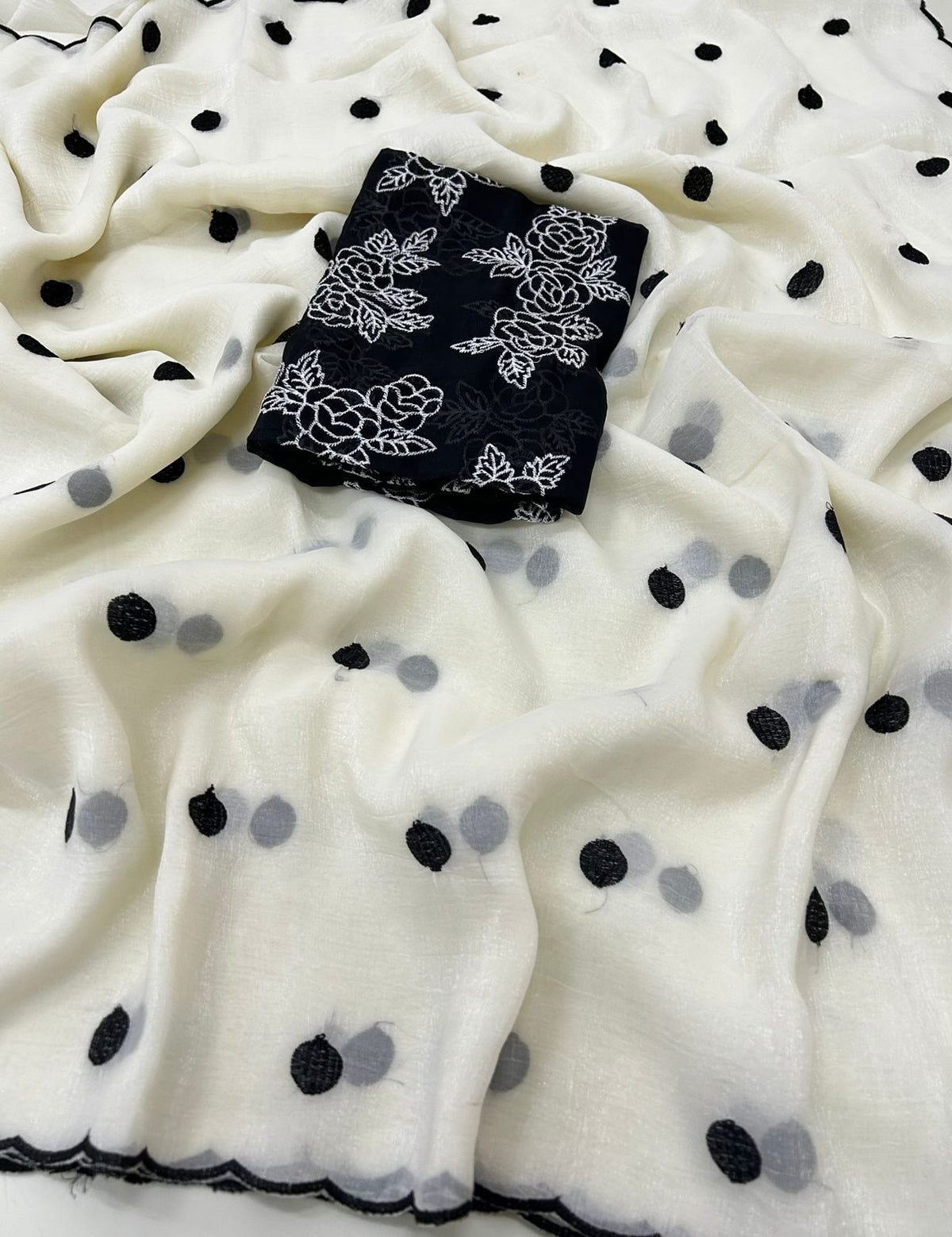 Satin crush polka dots saree✨