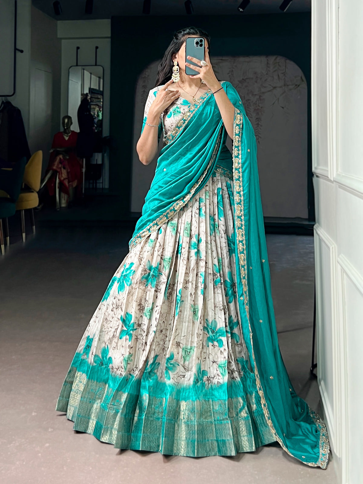 Elegant Dola checks floral 🌺 lehenga set