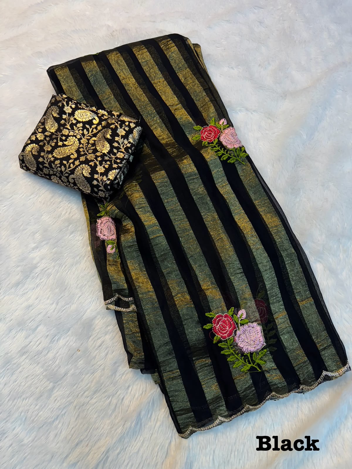 Crush saree with flower embroidery 🪡