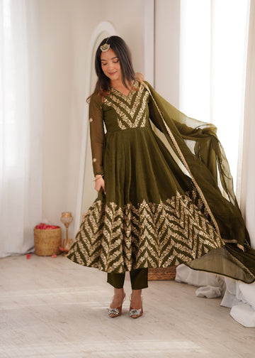 Crunchy silk anarkali suit ✨