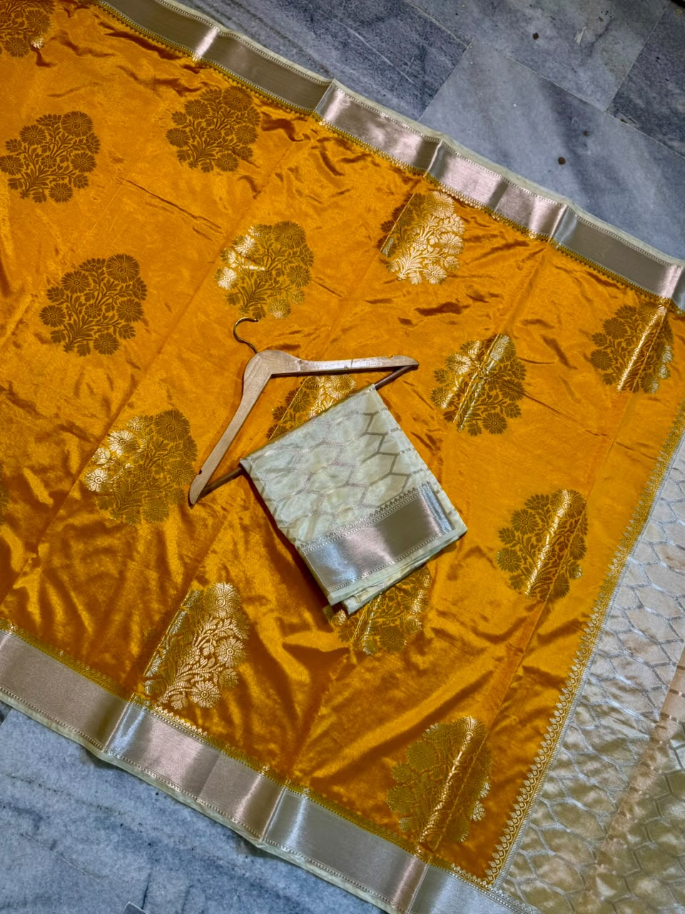 Banarasi ketan silk fabric saree